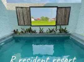 R resident resort