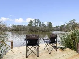 Waterfront Lakehouse Sleeps 10, Pet-Friendly, Private Fishing Lake