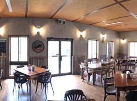 Hungry Horse Hotel，位于Molesworth的酒店