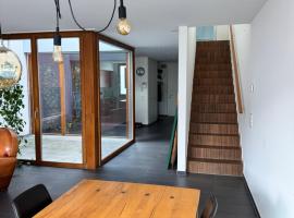 Exclusive Rooftop Duplex Penthouse, Hot Tub, 2 Terrace Views, 230sqm, Downtown, 6min walk to main station，位于巴塞尔的酒店