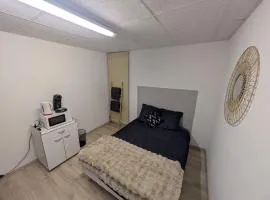 AirBnBri Chambre à Louer RDC Maison