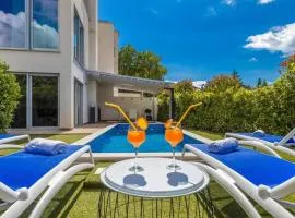 Sky & Sea Luxury Home with Whirpool&Sauna by Villas Guide