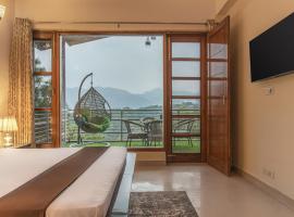A Bluebell Villa I 3 Bedroom Villa With Open Air Lawn & BBQ l Bonfire Available l Kasauli By Exotic Stays，位于卡绍利的酒店