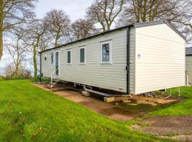 5 & 6 Manor Park - 3 Bedroom - Sea views nearby，位于Bucks Mills的豪华帐篷营地