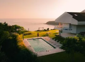 Wishome- Gran casa con jardín y piscina privada en Comillas, para disfrutar de un verano más fresco
