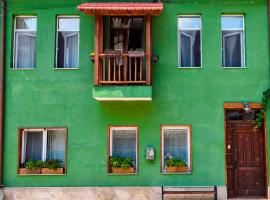 PORTALA Urban Lodge，位于里拉的酒店