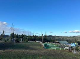 CIRyT La Monta&ntilde;a - Eco Caba&ntilde;as y Turismo Rural，位于托梅的带泳池的酒店