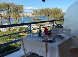 Superior Apartment on first floor with Sea View，位于昂蒂布的酒店