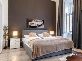 10-Min to Westbahnhof, Modern Hotel Rooms with TV, Wi-Fi