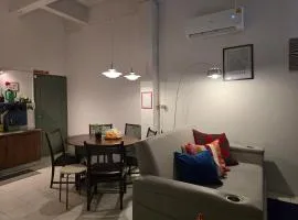 Dramatic Exit Bangkok - Cozy loft style near Suvarnabhumi Airport