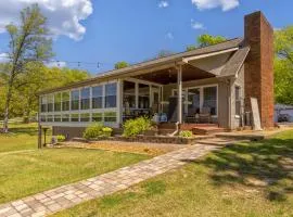 Lakefront 5BR Dock, Kayaks, Hot Tub & Beach