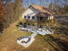 3BR Home w Hot Tub & Sunset Views Near SIUC