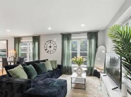 Lavish 3Bed 3Bath Condo in Uptown，位于明尼阿波利斯的酒店