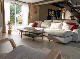 Maison de Charme avec Jacuzzi & Jardin，位于Guipel的酒店