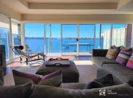 Bay Suite - Waterfront Apartment in Metung