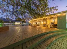 Luxcape Leo Sky Farm - Guesthouse，位于Simondium的酒店