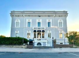 环球酒店，位于利沃诺的酒店