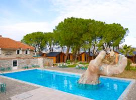 Kriva Resort，位于爱尔巴桑的酒店