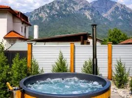 The Bear Chalet with Private Hot Tub