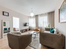 2-BR Apartment close to Radio Shkodra Roger That by Pik Host