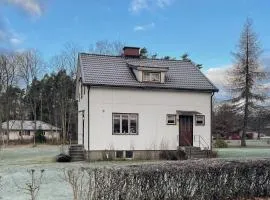 2 Bedroom Beautiful Home In Grimsås