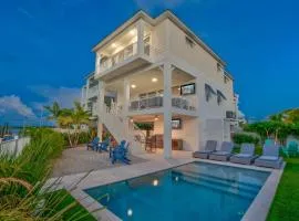 Emerald Shores – Luxury Oceanfront Rental, Heated Pool & Private Dock. Pets Welcome!