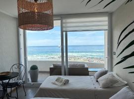 Oceanfront for 4 Nuevo Distrito Cavancha Frente al Mar，位于伊基克的带停车场的酒店