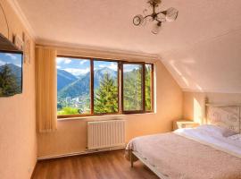 Hotel forest echo，位于博尔若米的酒店