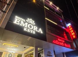 Hotel Emora Keys, 500 Mtrs From Madikeri Fort，位于马迪凯里的酒店