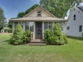 Grandmas Cottage with Sunroom Walk to Beach