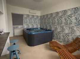 OrizzonteMare，位于奥托纳的带热水浴缸的酒店