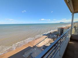 Mirador Blue Horizon- 1ª linea de playa，位于贝利雷瓜尔德的酒店