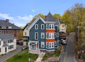 Downtown Beverly Minutes to Salem+Train w/Parking