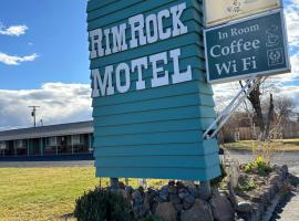 Rim Rock Motel，位于阿尔图拉斯的酒店