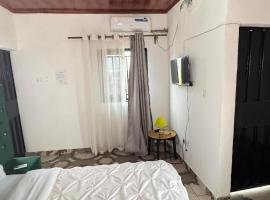 Abu Dhabi CC Hotel，位于林贝的酒店