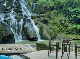 Pilgrim's Dream Eco Farm & Resort，位于Sampong的酒店