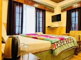 Shhoryaa Hotel Near The Mall