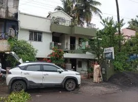 Swanky Sojourns Cozy Homestay with single AC Bedroom 1