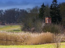 TINY HOUSE FLEESENSEE mit eigenem Garten und nur wenige Meter vom Seeufer，位于格赫伦-莱宾的小屋