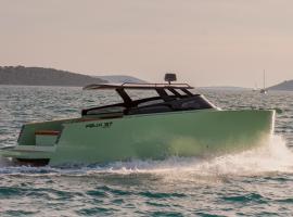 Condor Yachting Boat Rentals，位于斯普利特的酒店