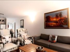 Perfect for a family Fully furnished and equipped，位于佛维斯的酒店