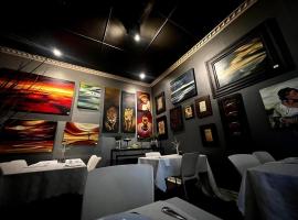 44 on Ennis Guest Lodge and Restaurant -，位于埃尔默洛的酒店