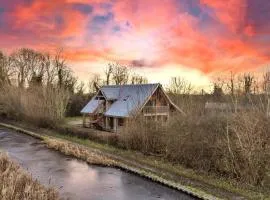 Finest Retreats - Canal Central