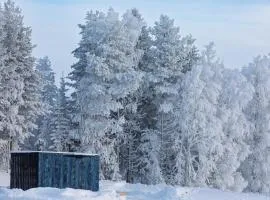 Mirror House With Lake View