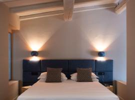 斯卡佐西亚卡鲁酒店，位于阿尔扎凯纳的酒店