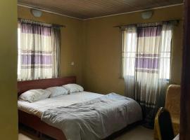 Yakus hotel，位于Otta的酒店