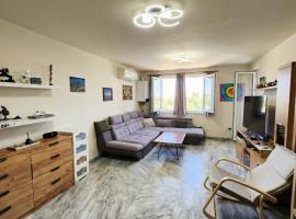 Zen Lodge, with private parking next to Paradise，位于索非亚的酒店