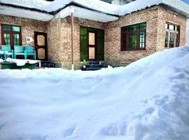 Pine Guest House sawan tangmarg