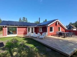 Spacious Holiday Home With Spa Forest，位于R&oslash;m&oslash;的带热水浴缸的酒店