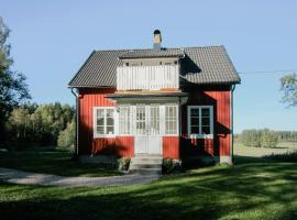 Historic Holiday Home With Modern Comforts In Åmål，位于Tösse的酒店